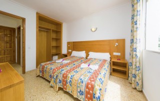 Nice Cozy Apartment with Pool PLAYA DEN BOSSA VICEGRELI Bedroom - LeibTour: TOP aparthotels in Ibiza
