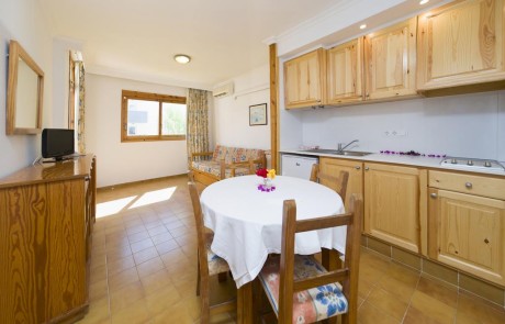 Nice Cozy Apartment with Pool PLAYA DEN BOSSA VICEGRELI Kitchen 2 - LeibTour: TOP aparthotels in Ibiza