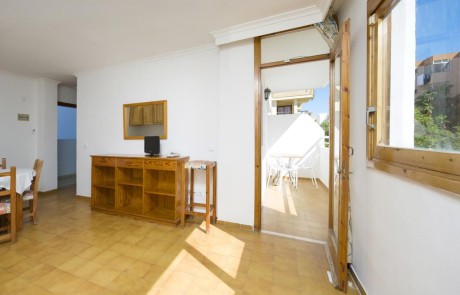 Nice Cozy Apartment with Pool PLAYA DEN BOSSA VICEGRELI Living 10 - LeibTour: TOP aparthotels in Ibiza