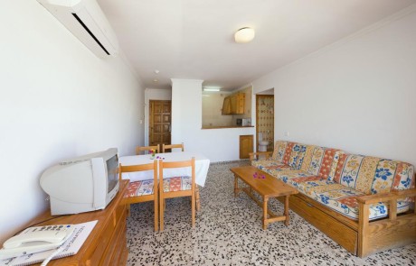 Nice Cozy Apartment with Pool PLAYA DEN BOSSA VICEGRELI Living 8 - LeibTour: TOP aparthotels in Ibiza