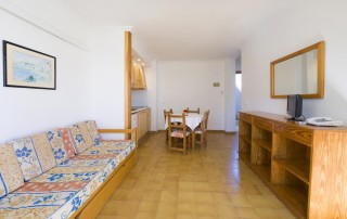 Nice Cozy Apartment with Pool PLAYA DEN BOSSA VICEGRELI Living 9 - LeibTour: TOP aparthotels in Ibiza