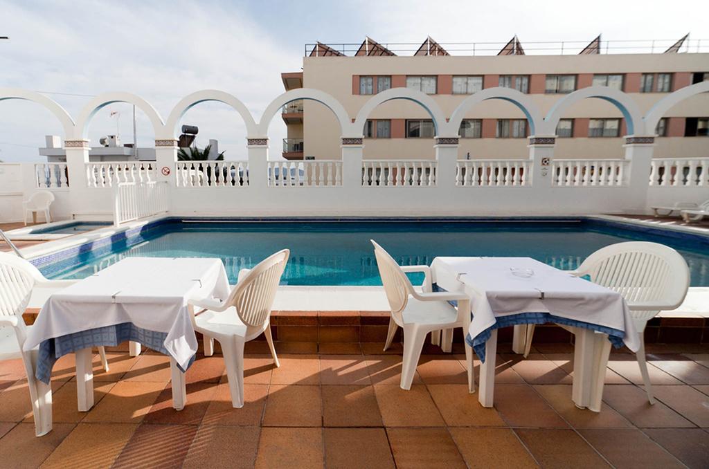 Surf and book in few minutes: Nice apartments with pool in Figueretas, Ibiza. Prime location, just 300 meters from Figueretas beach and a 15-minute walk to Vila (Ibiza Town)