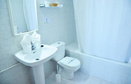 Nice apartment Ibiza city center close to the beach LUMAIBZ bathroom - LeibTour: TOP aparthotels in Ibiza