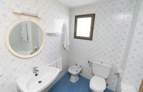Nice apartment city downtown with pool SAN ANTONIO BLAPFESA Bathroom 4 1 - LeibTour: TOP aparthotels in Ibiza