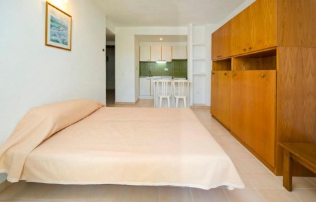 PCLLCLO - LeibTour: TOP aparthotels in Ibiza