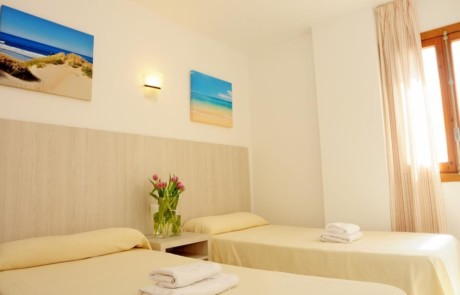 Playa den Bossa Central Apartment 6 guests AVEIBZAP Bedroom - LeibTour: TOP aparthotels in Ibiza
