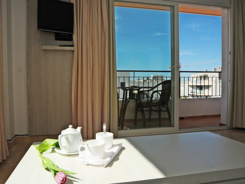 MID SEASON EXCLUSIVE OFFER PROMOTION FOR IBIZA - Leibtour Portfolio: Central holiday apartments up to 6 guests close to Playa den Bossa, IBIZA - Property Code: AVEIBZAP