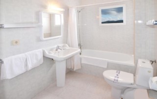 Quiet comfortable studio apartment SAPDEMA Bathroom - LeibTour: TOP aparthotels in Ibiza