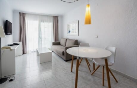 SEDUQPL 10 - LeibTour: TOP aparthotels in Ibiza
