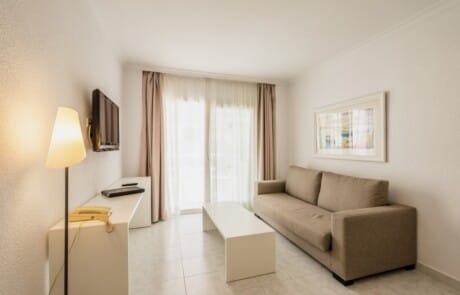 SEDUQPL 12 - LeibTour: TOP aparthotels in Ibiza