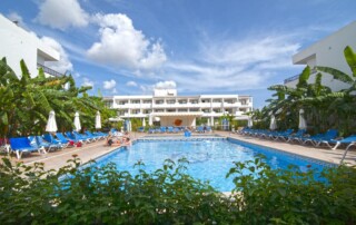 SEUCALU new pool - LeibTour: TOP aparthotels in Ibiza