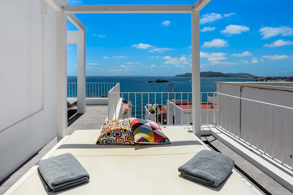 MID SEASON EXCLUSIVE OFFER PROMOTION FOR IBIZA - Leibtour Portfolio: Cozy modern holiday rooms and apartments with sea view, IBIZA - Property Code: SLVNTIBZ