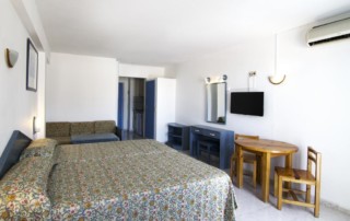 Studio apartment with pool close to the beach CECIAPSA Studio apartment2 - LeibTour: TOP aparthotels in Ibiza