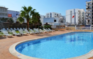 Studio apartment with pool close to the beach CECIAPSA Swimming pool - LeibTour: TOP aparthotels in Ibiza