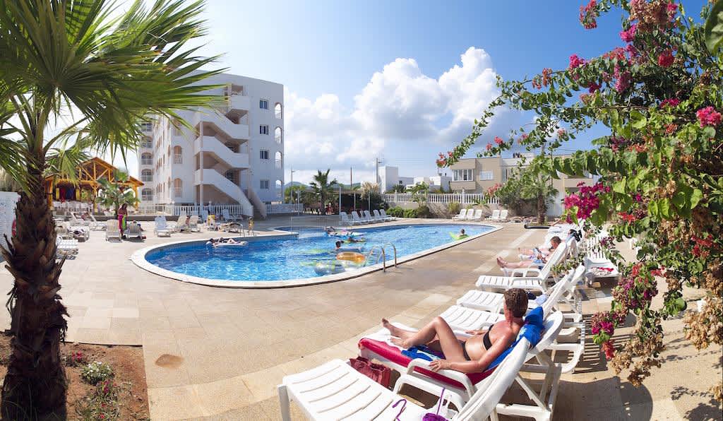 Stunning apartment with pool SAN ANTONIO BAY SAMARAP Pool - LeibTour: TOP aparthotels in Ibiza