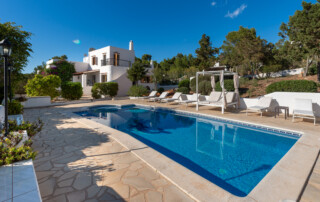 VIL CSJSA 05 Pool Sunbeds Gazebo - LeibTour: TOP aparthotels in Ibiza