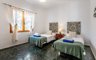VIL CSJSA 24 Twin Bedroom Green - LeibTour: TOP aparthotels in Ibiza