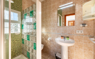 VIL CSJSA 35 Ensuite Bathroom Green - LeibTour: TOP aparthotels in Ibiza