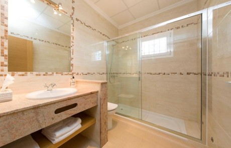 VIL ESCNL10 - LeibTour: TOP aparthotels in Ibiza