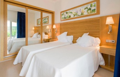 VIL ESCNL5 - LeibTour: TOP aparthotels in Ibiza